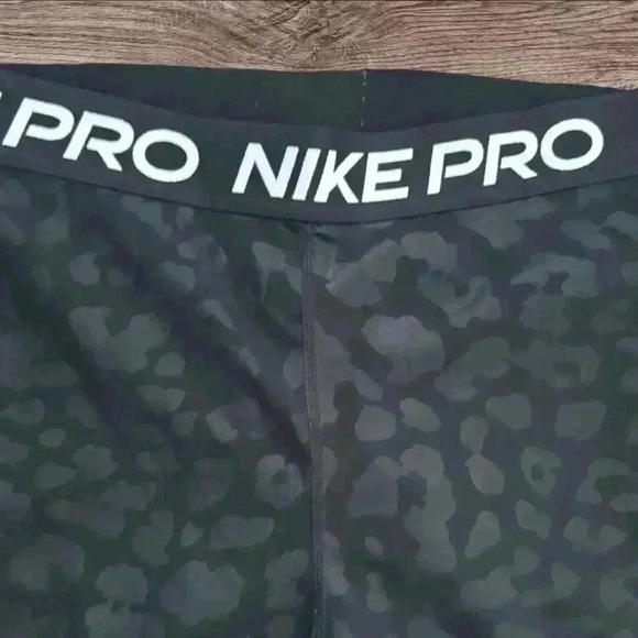 Womens Nike Pro Cheetah print leggings size Small - Picture 2 of 6